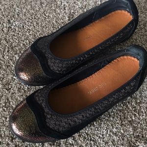 Ladies flats